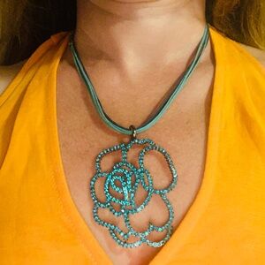 Crystal flower necklace